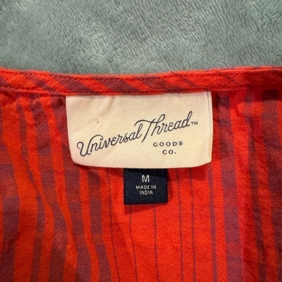 Women’s Red Universal Thread Crop Top - Picture 3 of 6